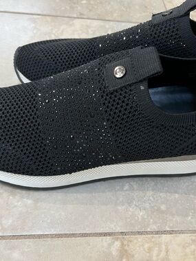 Slip-On Knit Flats with Crystal Detail - Black